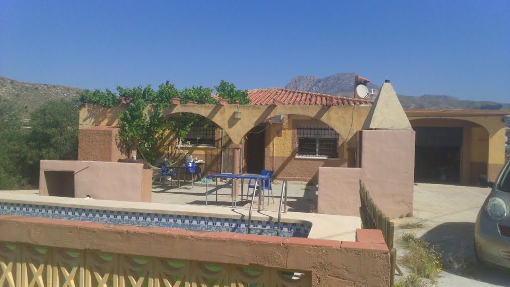 CHALET EN ZONA TALAIES